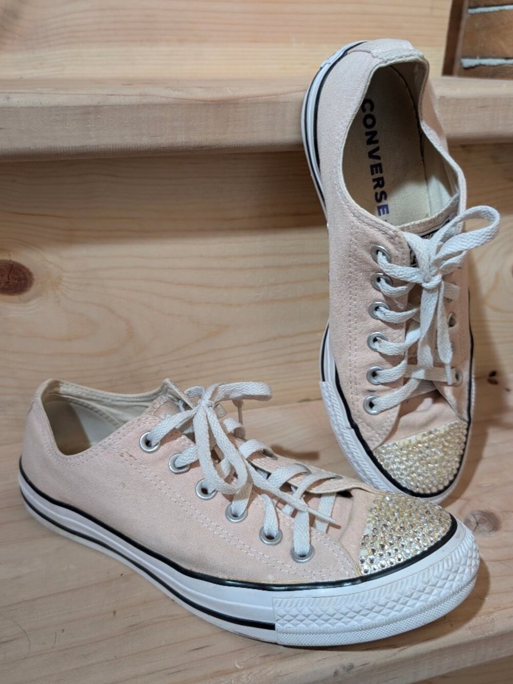 Converse Women's 9 Chuck Taylor All Star Ox Low Top sneakers Rhinestone Toe Caps